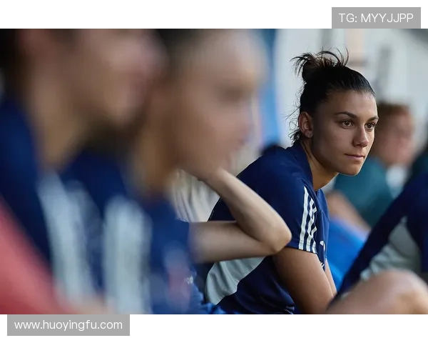 足球明星齐聚看秀视频软件带你领略时尚与运动的完美结合